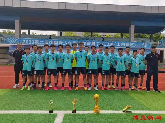 泽林斯基已经拒绝了来自那不勒斯的续约报价，这一点令那不勒斯球迷感到担心，因为他是球队的领袖之一。